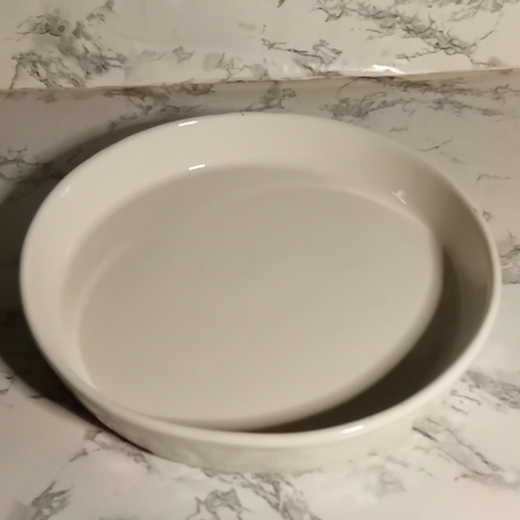 Vintage Gibson Housewares Embossed Fruit 10" Round Baking Dish - Picture 8 of 8